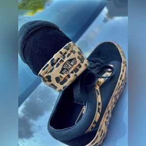 Vans “off the wall”